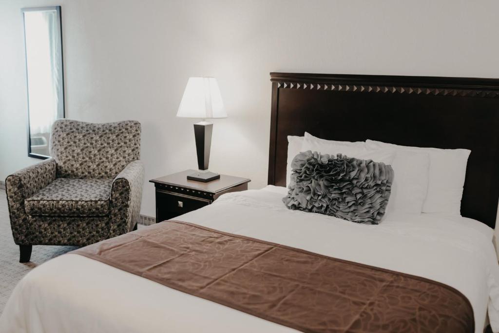 Eastland Suites Hotel & Conference Center - image 5