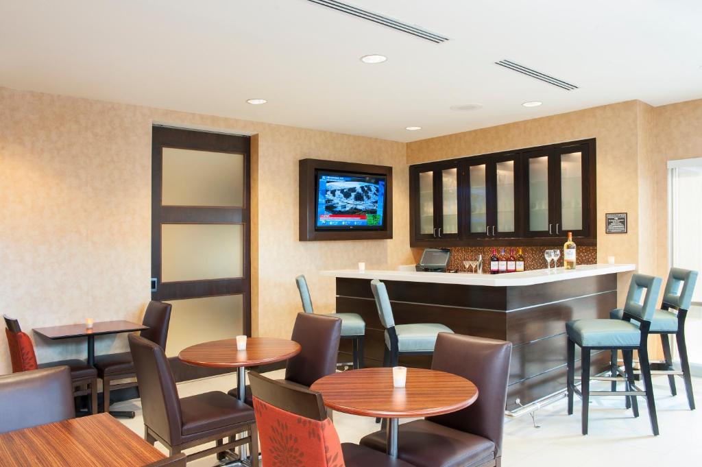 Residence Inn by Marriott Bloomington - image 3