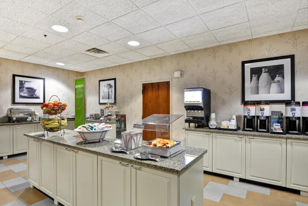 Hampton Inn Bloomsburg - image 7