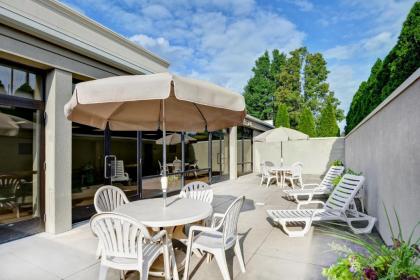 Hampton Inn Bloomsburg - image 8