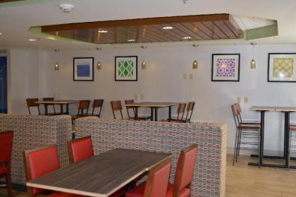Holiday Inn Express Bloomsburg Hotel - image 15