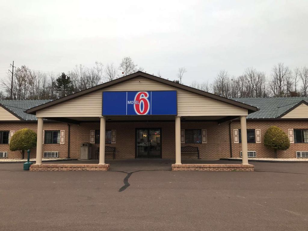 Motel 6-Bloomsburg PA - image 4