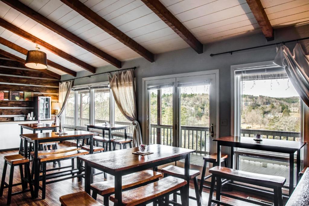 Cliff Dwellers Inn - main image