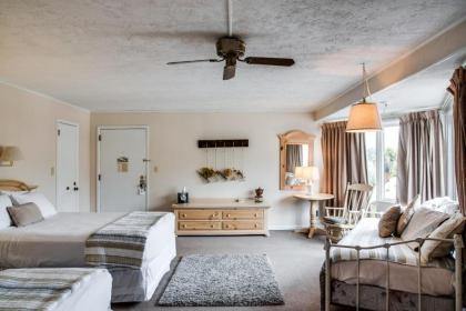 Cliff Dwellers Inn - image 13