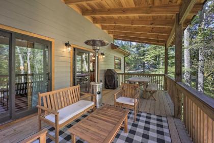 treetop Cabin with Hot tub Near Appalachian Ski