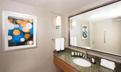 Embassy Suites by Hilton Cincinnati Northeast - Blue Ash - image 7
