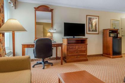 Quality Hotel Conference Center Cincinnati Blue Ash - image 14