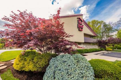 Red Roof Inn Cincinnati Northeast - Blue Ash - image 1