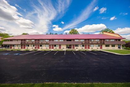 Red Roof Inn Cincinnati Northeast - Blue Ash - image 12