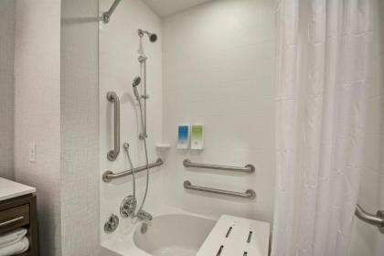 Home2 Suites By Hilton Blue Ash Cincinnati - image 12