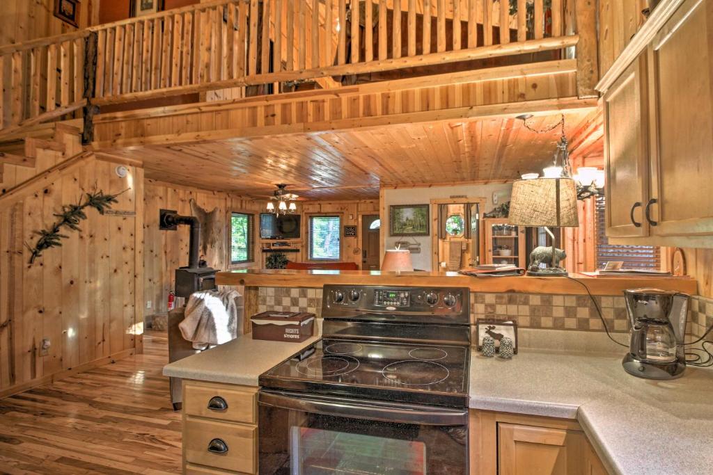 Cabin on Table Rock Lake with Hot Tub and Fire Pit! - image 6