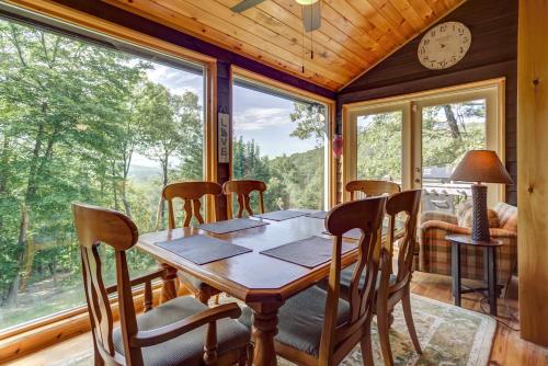 3 Bed 2 Bath Vacation home in Blue Ridge - main image