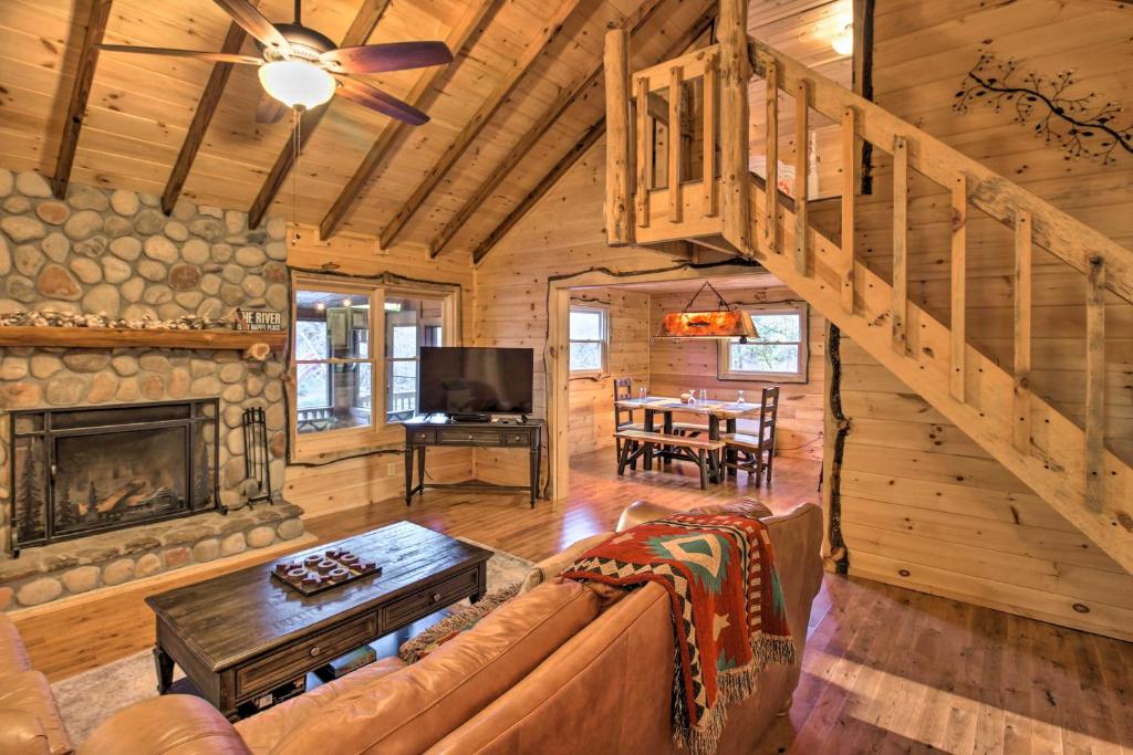 Warm and Rustic Fishing Abode with Toccoa River Access - main image