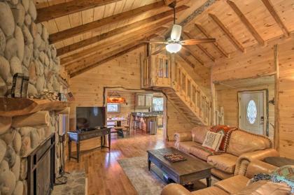 Warm and Rustic Fishing Abode with Toccoa River Access - image 11