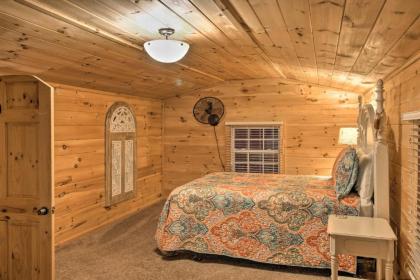Warm and Rustic Fishing Abode with Toccoa River Access - image 13