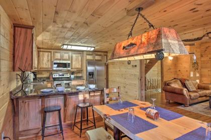Warm and Rustic Fishing Abode with Toccoa River Access - image 6