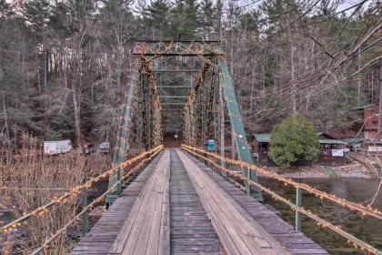 Warm and Rustic Fishing Abode with Toccoa River Access - image 8