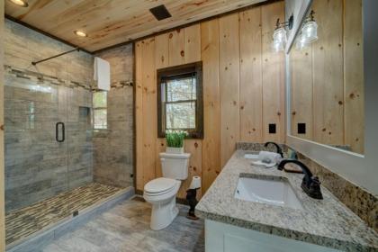 Bear Claw Cabin by Escape to Blue Ridge - image 5