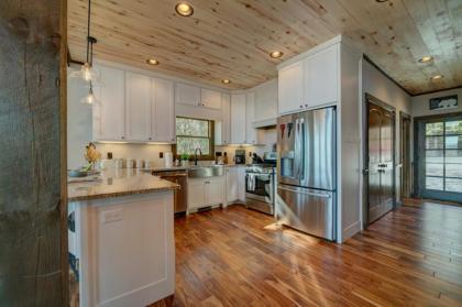 Bear Claw Cabin by Escape to Blue Ridge - image 7