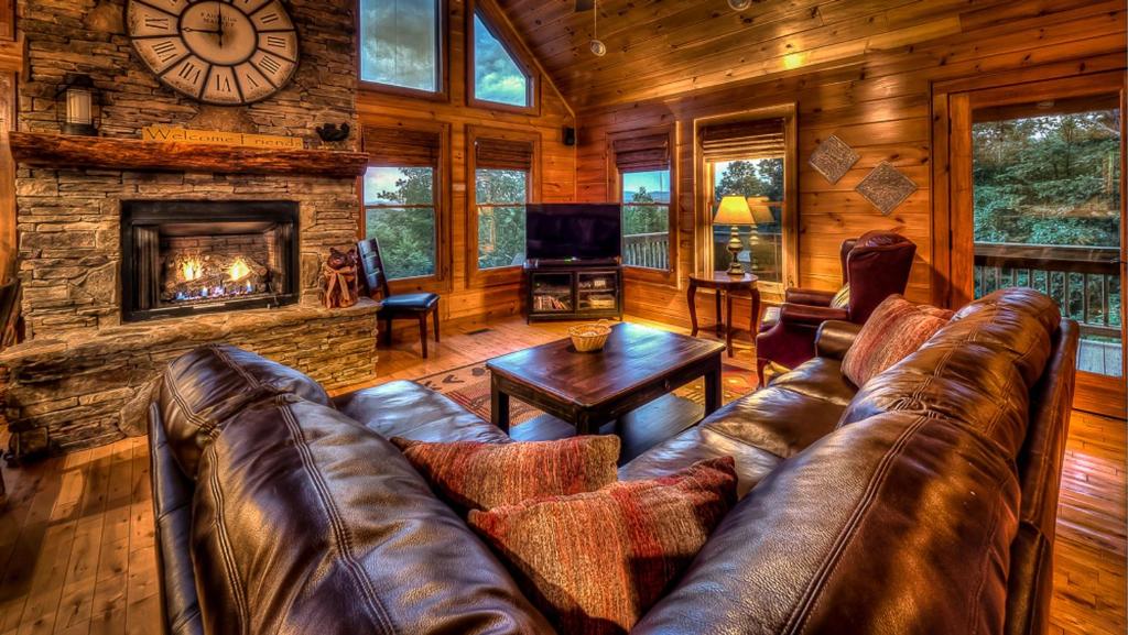 Aska Heights by Escape to Blue Ridge - main image