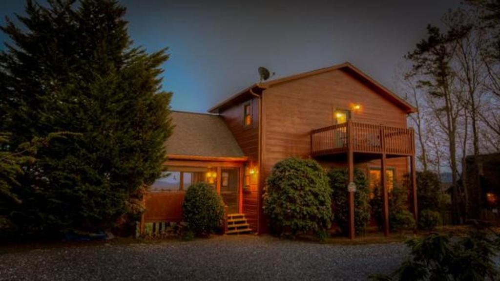 Cherokee Ridge by Escape to Blue Ridge - main image