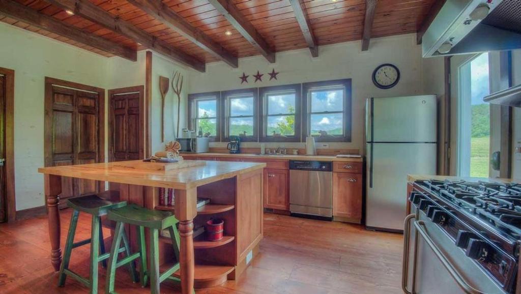 Noontootla Cottage by Escape to Blue Ridge - image 3