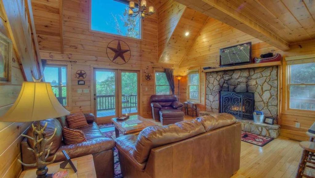 Sunset Lodge by Escape to Blue Ridge - main image