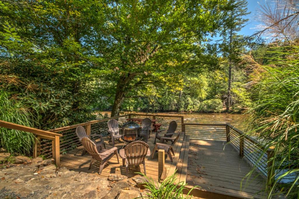 Toccoa Lookout Cottage by Escape to Blue Ridge - main image