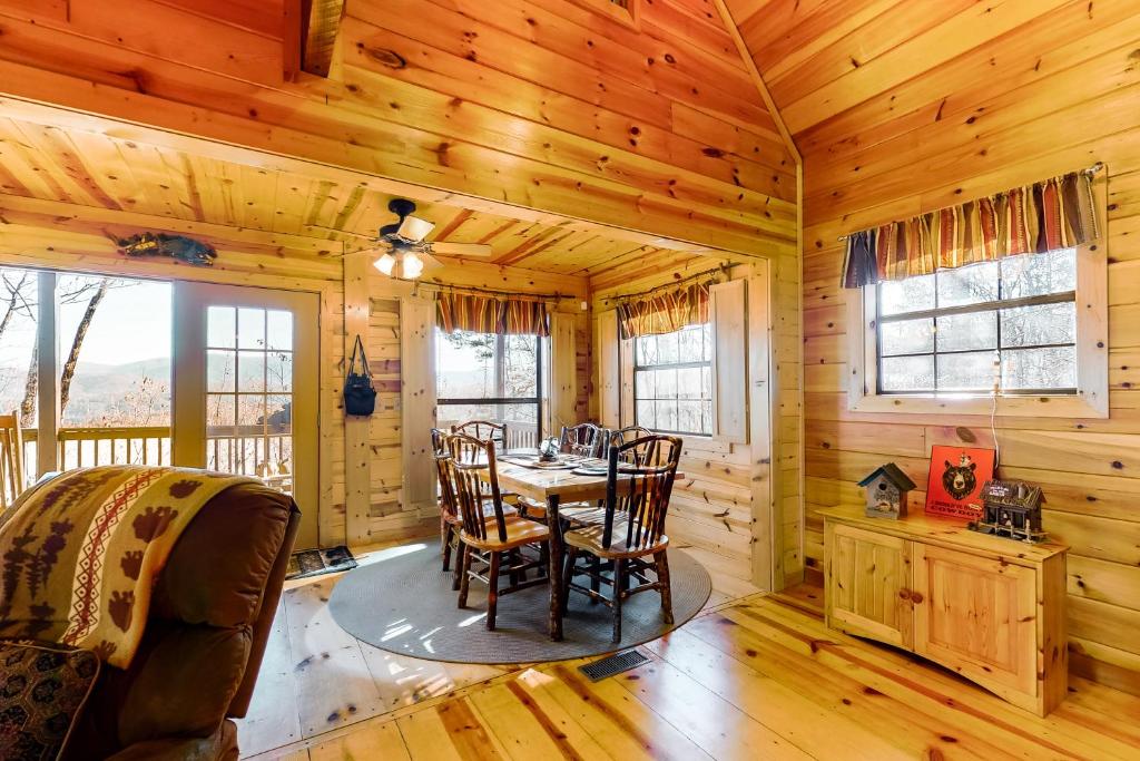Lazy Bear Lodge - image 3