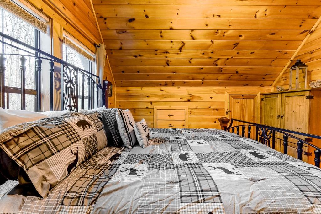 Lazy Bear Lodge - image 7