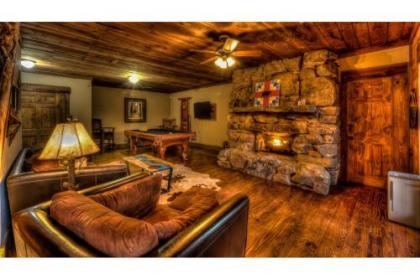 Resting Bear Retreat by Escape to Blue Ridge - image 4