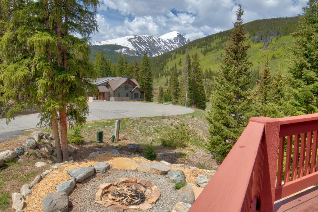 Moose Meadow Retreat - image 2