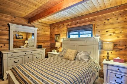 Rustic Breckenridge Cabin with Private Hot tub Blue River Colorado