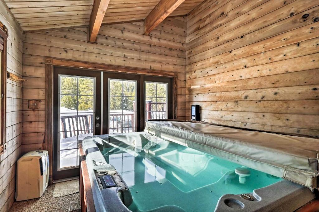 Rustic Breckenridge Cabin with Private Hot Tub! - image 5