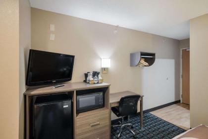 Quality Inn & Suites Blue Springs - Kansas City - image 11