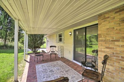 Bluefield Retreat with Pool table Near Parks