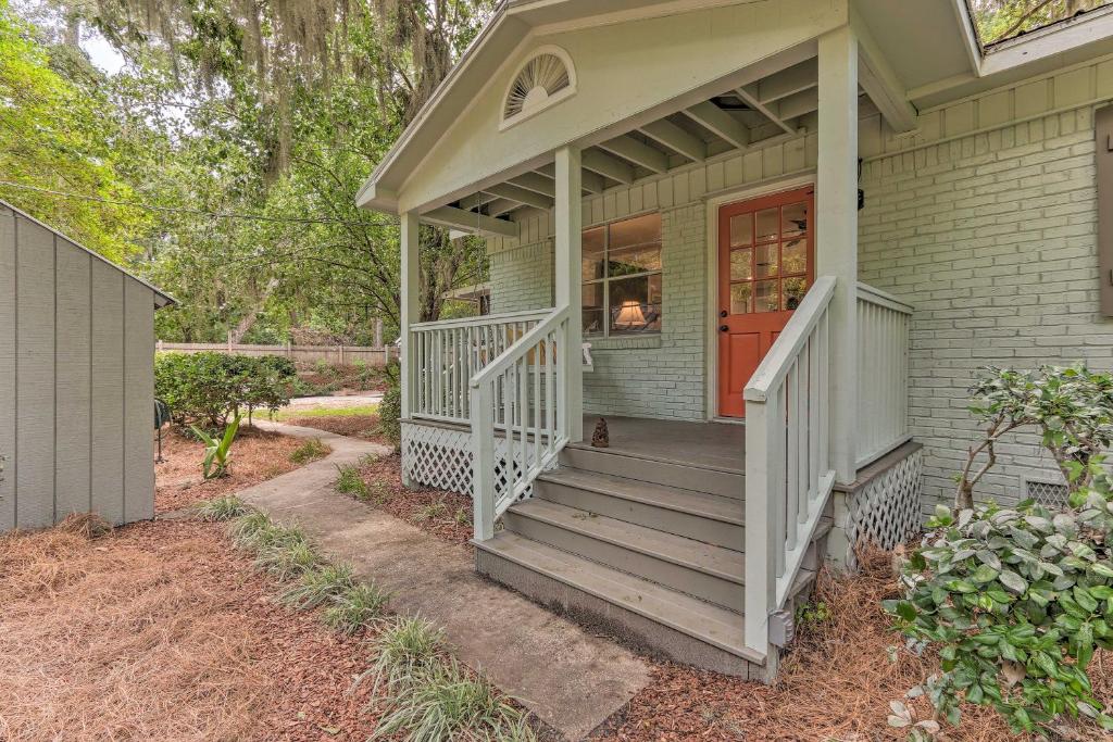 Updated Home Less Than 1 Mile to Old Town Bluffton! - image 3