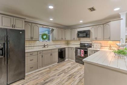 Updated Home Less Than 1 Mile to Old Town Bluffton! - image 4