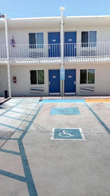 Motel 6-Blythe CA - South - image 10