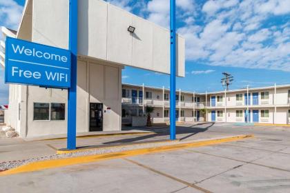 Motel 6-Blythe CA - South - image 15