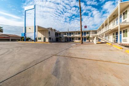 Motel 6-Blythe CA - South - image 2