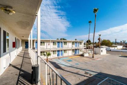 Motel 6-Blythe CA - South - image 4