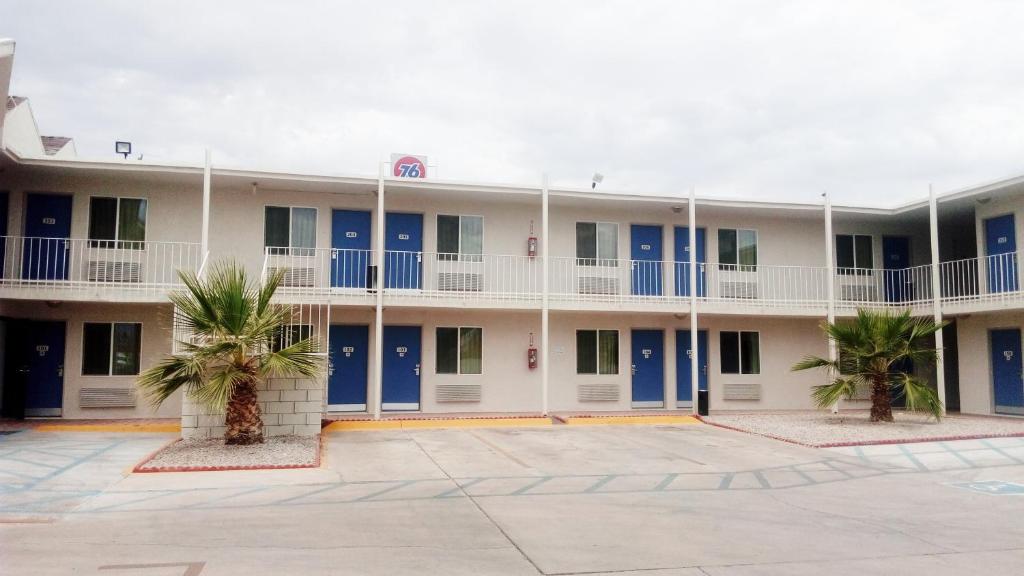 Motel 6-Blythe CA - South - image 6