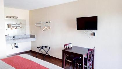 Motel 6-Blythe CA - South - image 7