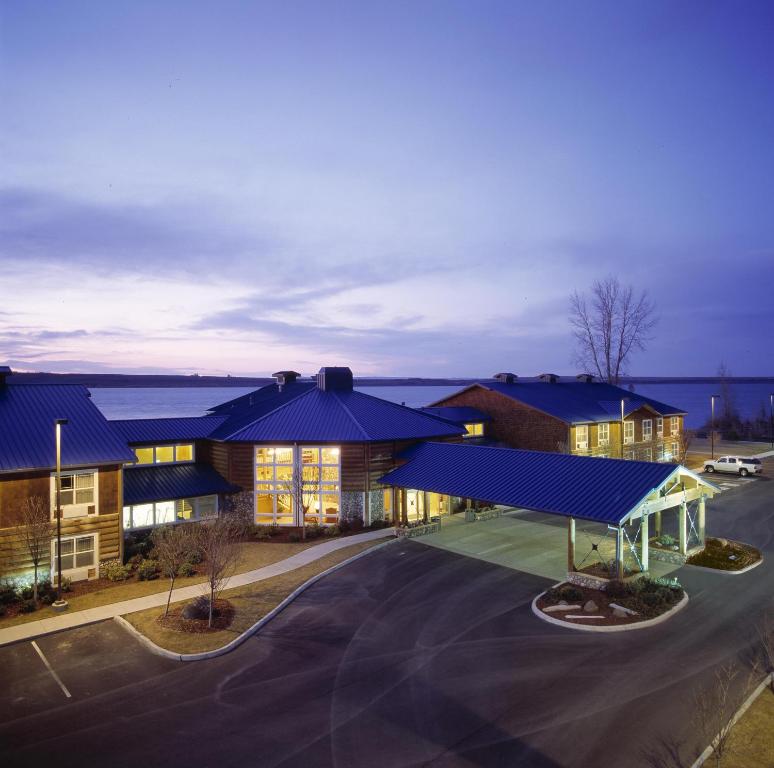 River Lodge and Grill - main image
