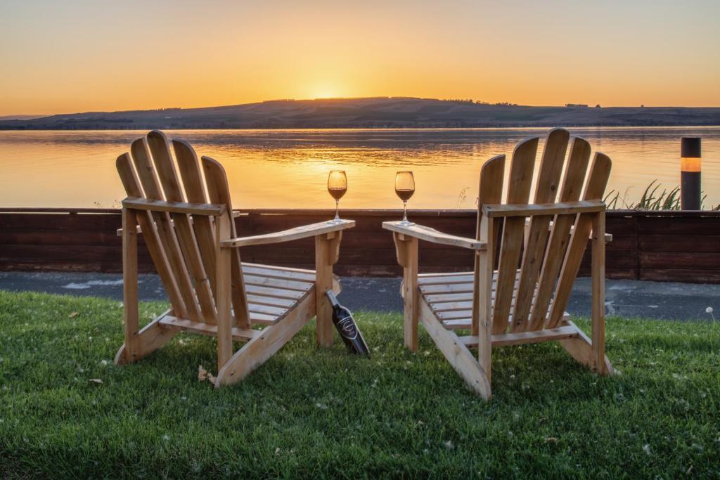 River Lodge and Grill - image 7