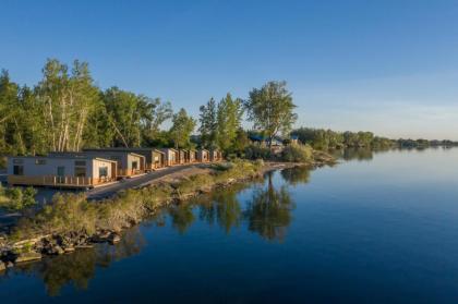 River Lodge and Grill - image 8