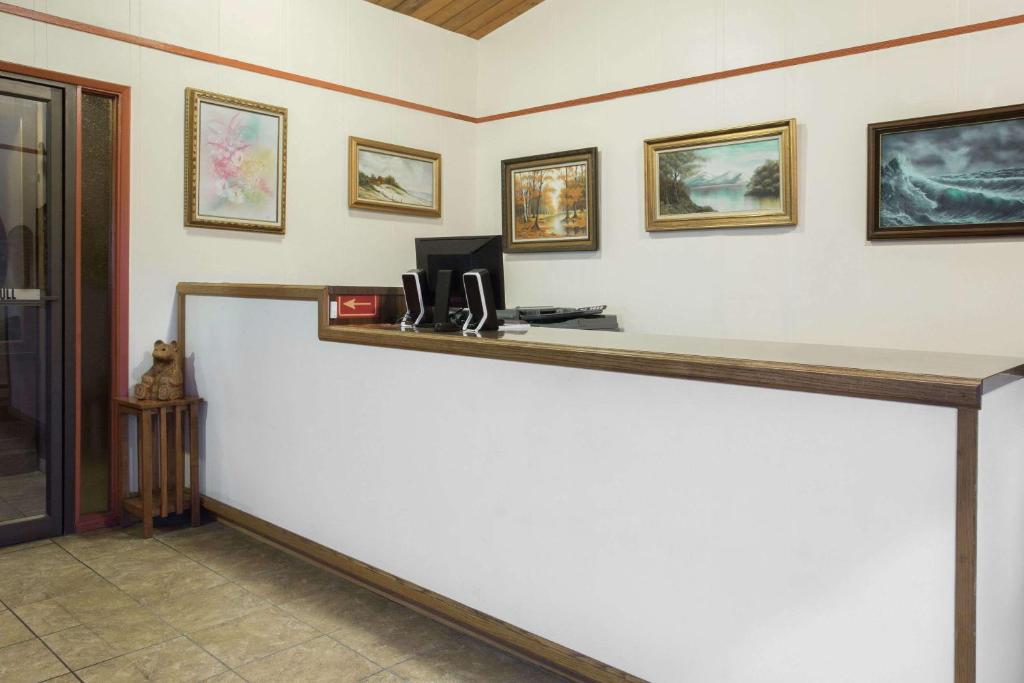 Knights Inn Boardman - image 7