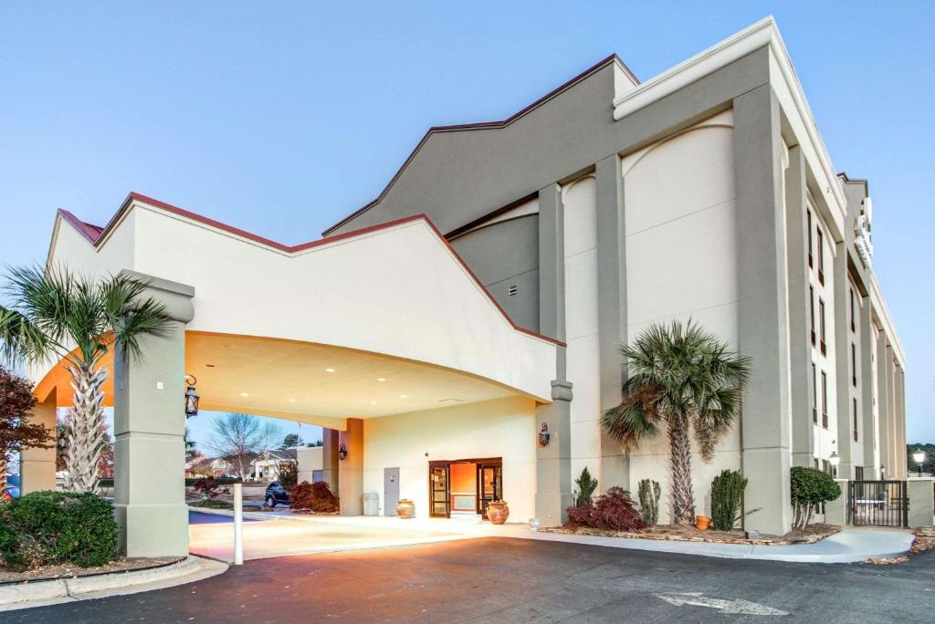 Comfort Inn & Suites Athens - image 2
