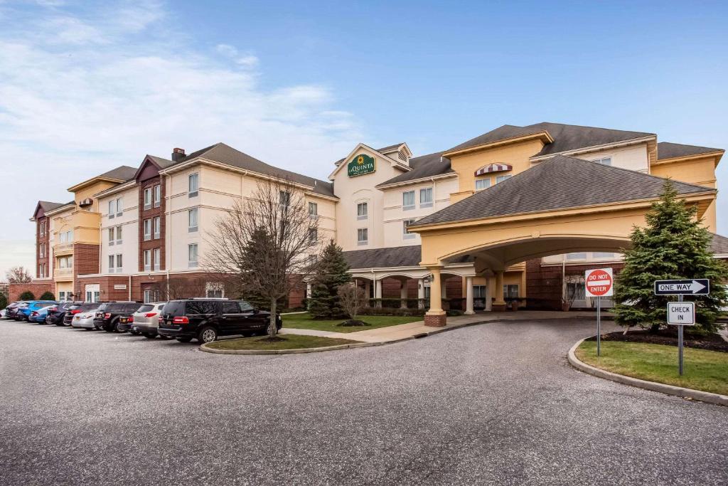 La Quinta by Wyndham Islip - MacArthur Airport - main image